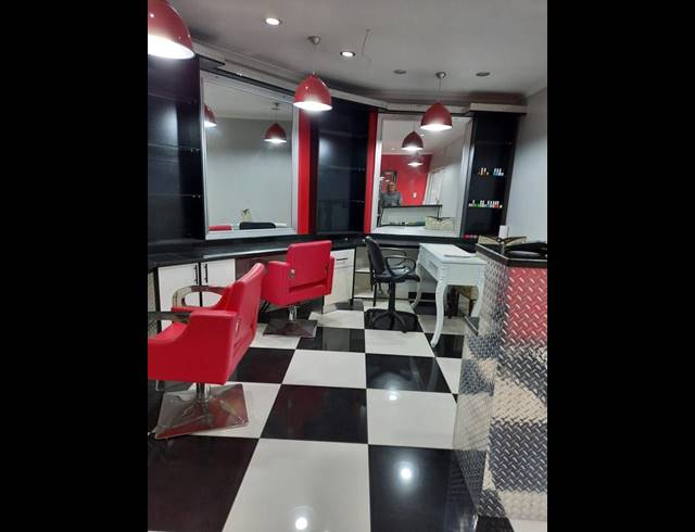 RETAIL PROPERTY TO RENT IN MALVERN